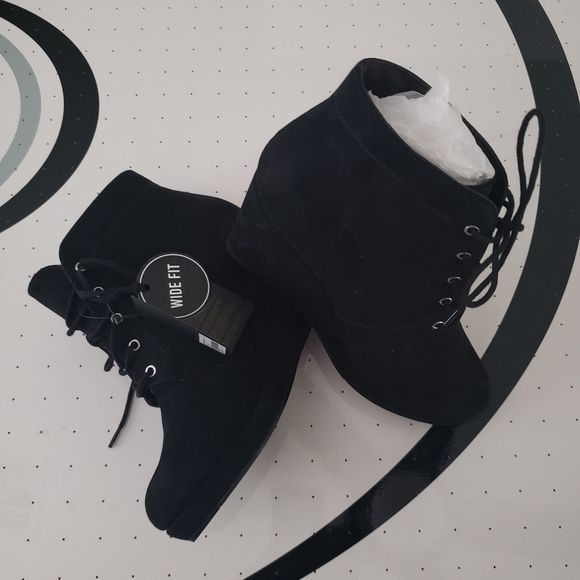 Forever 21 Shoes/Booties - Picture 6 of 7